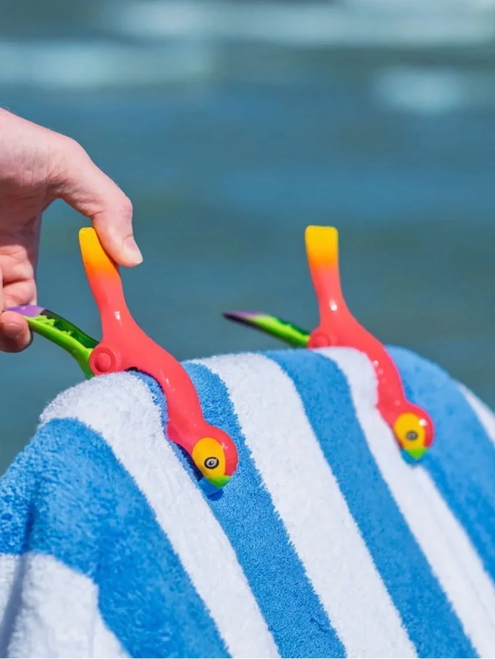 O2COOL Boca Plastic Beach Towel Clips Multi-Color Parrot (2 Clips)